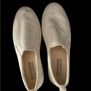 Skechers Men's Cream Slip-On Loafers. Casual & oh so Comfortable!